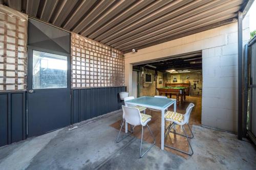Galería fotográfica de Jupiter & Neptune - In-ground Pool & Mini Bar en Thebarton