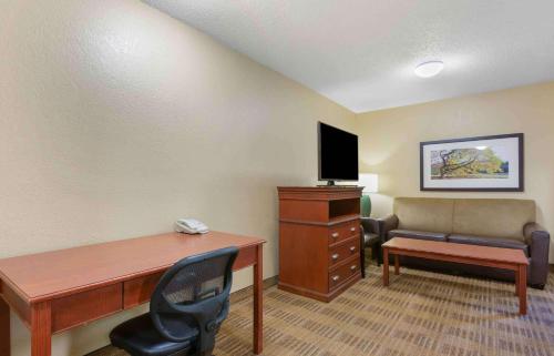 a office with a desk and a chair and a desk and a couch at Extended Stay America Suites - Toledo - Maumee in Maumee