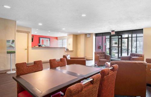 a conference room with a table and chairs at Extended Stay America Suites - Houston - Northwest - Hwy 290 - Hollister in Houston