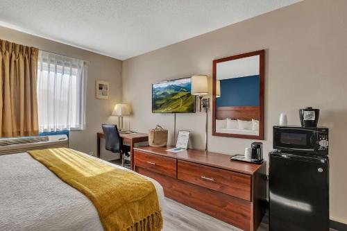Katil atau katil-katil dalam bilik di SureStay Hotel by Best Western Spicer