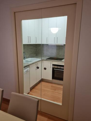 Η κουζίνα ή μικρή κουζίνα στο Apartamentos Nouvilas