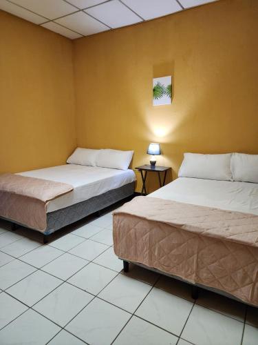 En eller flere senger på et rom på Casa Cempoal