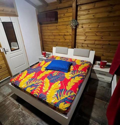 En eller flere senge i et værelse på Villa Cachiman