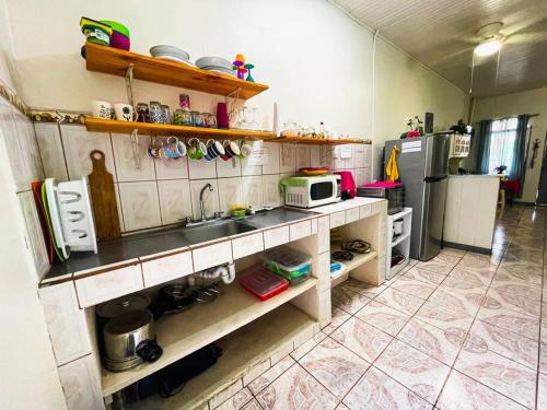 Dapur atau dapur kecil di Escape to Pier Sands Casita#2- Close to the Beach.