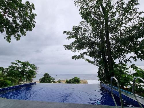 Πισίνα στο ή κοντά στο Home in Bohol Philippines