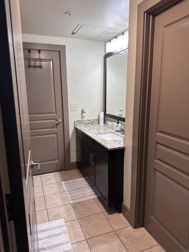 a bathroom with a sink and a mirror at Stylish-homes in Fort Worth