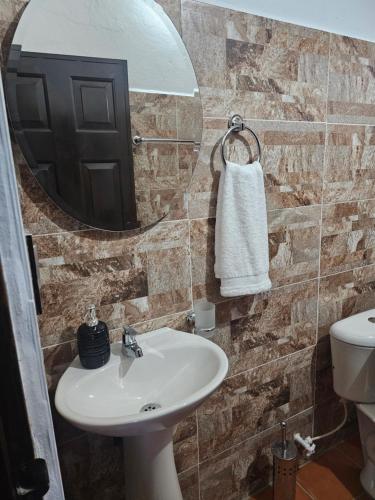 a bathroom with a sink and a mirror at Finca Mr Bueno in Barichara