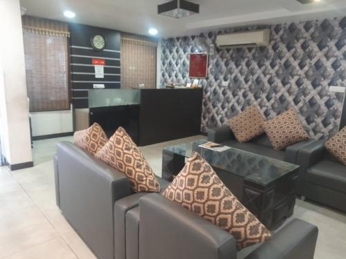 a waiting room with couches and a table at Hotel Global inn Hussainganj Lucknow in Lucknow