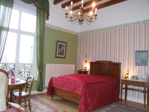 מיטה או מיטות בחדר ב-Le Clos Domremy