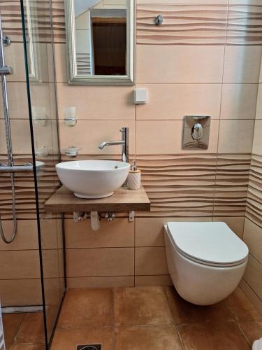 Koupelna v ubytování Artemis superb 2 bedroom apartment 700 m away from the beach