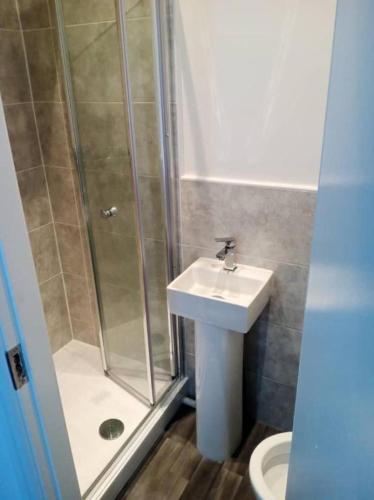 Ванна кімната в Ensuite Double-bed (R3) close to Burnley city centre