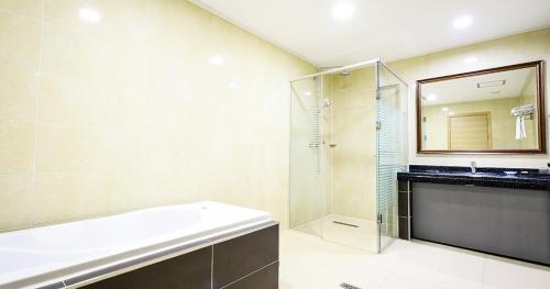 Ένα μπάνιο στο Sacheon Tourist Hotel