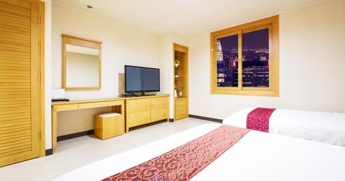 Μια τηλεόραση ή/και κέντρο ψυχαγωγίας στο Sacheon Tourist Hotel