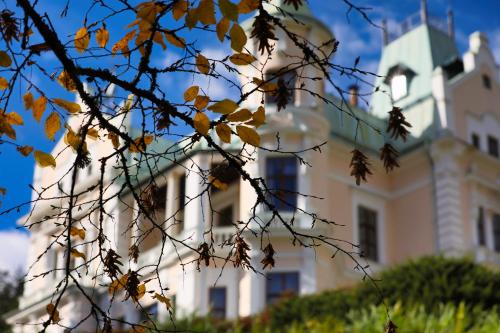 Φωτογραφία από το άλμπουμ του Hotel Villa Golf Cihelny στο Κάρλοβι Βάρι