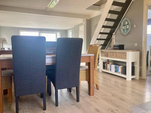 a dining room with a table and two chairs at Dijkrose in Oostmahorn