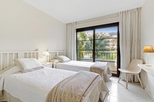 Un pat sau paturi într-o cameră la Villa Gadea 4-3