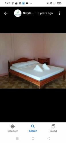 a picture of a bed in a room at Smylen Homestay in Maria