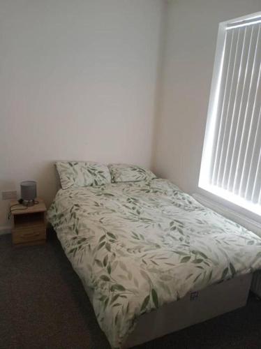 เตียงในห้องที่ Double-bed H4 close to Burnley city centre
