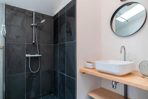 a bathroom with a shower and a sink and a mirror at Bordehouat - Vue mer A moins d’un km de la plage in Locmaria