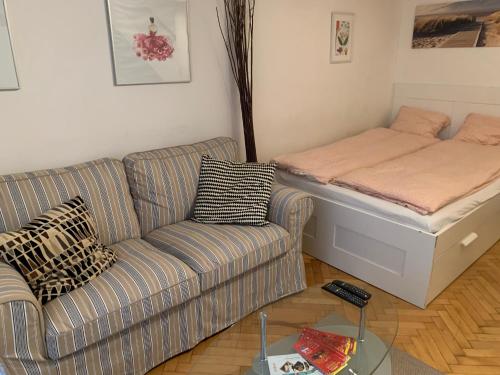 Postel nebo postele na pokoji v ubytování New Astoria Apartment
