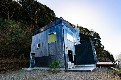 a blue house sitting on top of a hill at theView 南房総 in Ichibu