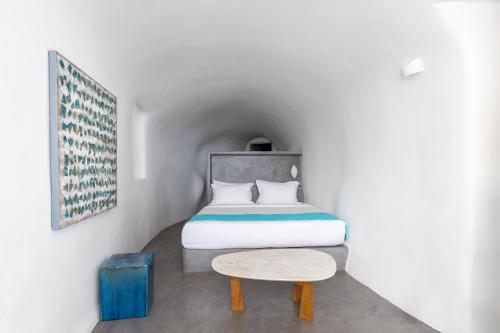 Postel nebo postele na pokoji v ubytování Danae Suites Santorini