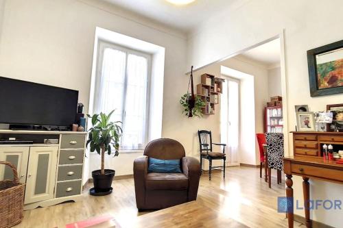 2P central de Nice avec balcon
