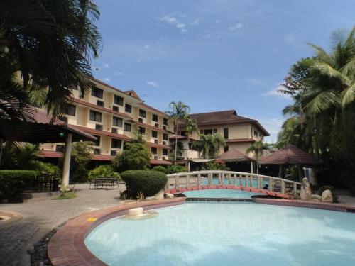 a large swimming pool in front of a hotel at Filipiniana Hotel Calapan in Calapan