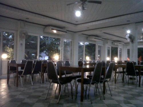 En restaurang eller annat matställe på Kasem Garden Hotel Surin