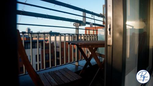Penthouse - Amazing City Skyline Views - Balcony - FREE extra 2 hours - FREE Parking - Utilita Arena - Bullring Shopping - New St Station- Super King Size Bed photo 31
