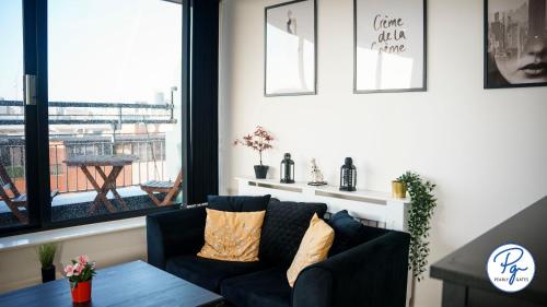 Penthouse - Amazing City Skyline Views - Balcony - FREE extra 2 hours - FREE Parking - Utilita Arena - Bullring Shopping - New St Station- Super King Size Bed photo 37