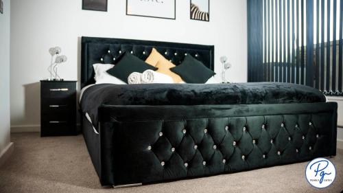 Penthouse - Amazing City Skyline Views - Balcony - FREE extra 2 hours - FREE Parking - Utilita Arena - Bullring Shopping - New St Station- Super King Size Bed photo 33