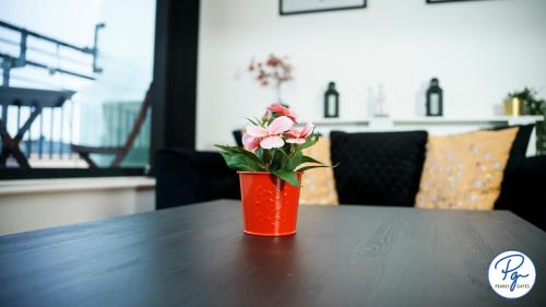 Penthouse - Amazing City Skyline Views - Balcony - FREE extra 2 hours - FREE Parking - Utilita Arena - Bullring Shopping - New St Station- Super King Size Bed photo 54
