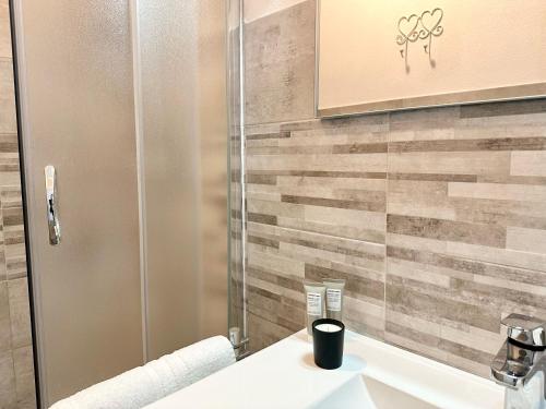 Un baño de Domus Claudia Apartment Charmant with sea view Villasimius