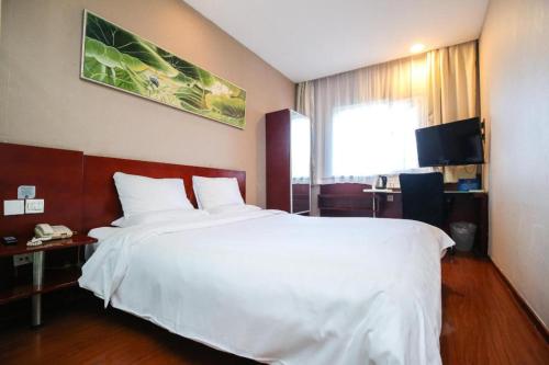 Un ou plusieurs lits dans un hébergement de l'établissement Hanting Hotel Beijing Wangfujing Avenue