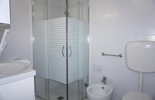 Kúpeľňa v ubytovaní Excellent flat with AC, shared pool and parking