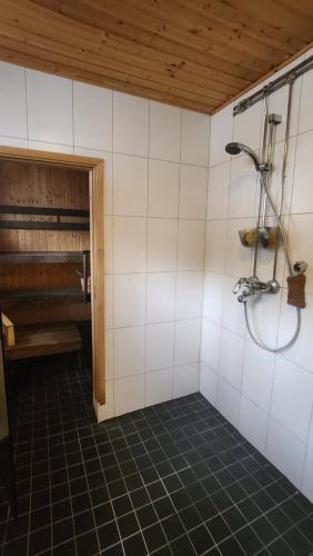 Bilik mandi di Guesthouse with Sauna