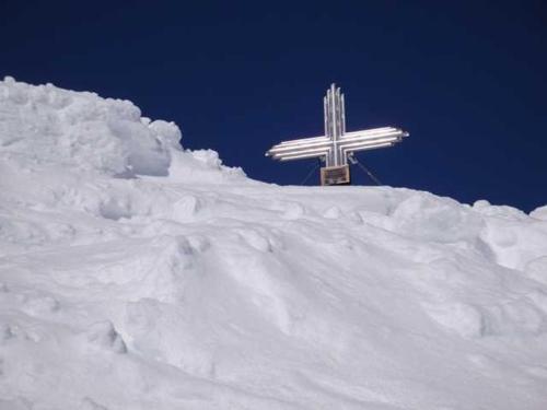 a cross on top of a pile of snow at Chalet Sonnblick in Äußere Großrotte