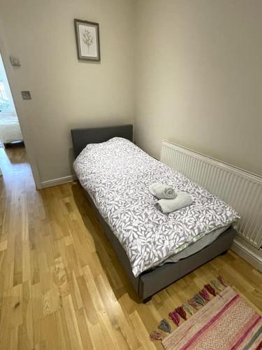 Katil atau katil-katil dalam bilik di Whole Flat Close To Wembley
