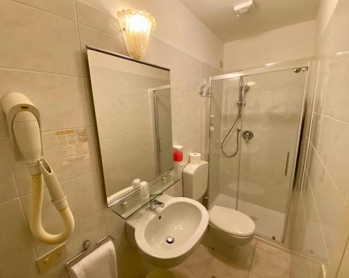 a bathroom with a shower and a toilet and a sink at Hotel Bridge in Venice