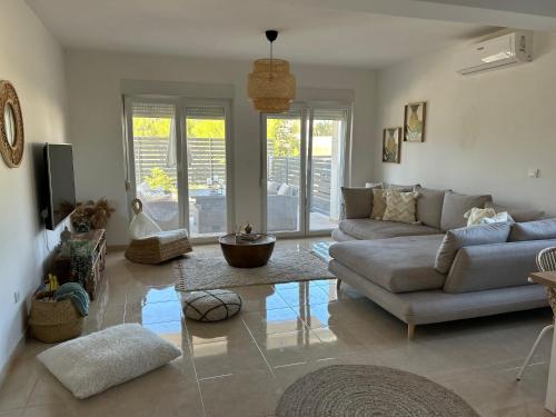 a living room with a couch and a table at M RESIDENCE in Petrcane