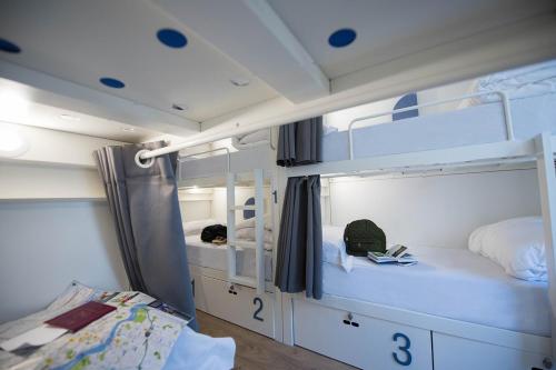 Postel nebo postele na pokoji v ubytování room00 Lisboa Hostel