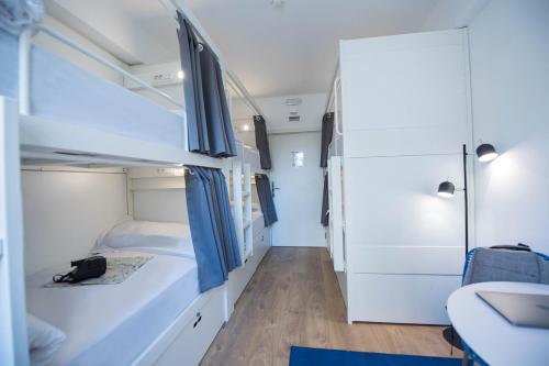Postel nebo postele na pokoji v ubytování room00 Lisboa Hostel