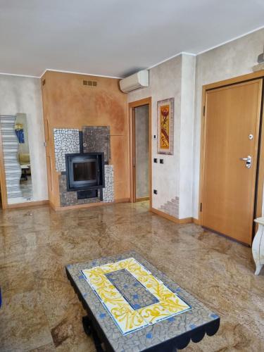 a living room with a fireplace and a tv at Consuelo House in Arzergrande