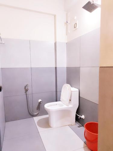 a bathroom with a toilet and a shower at Remarita Holidays in Panamaram