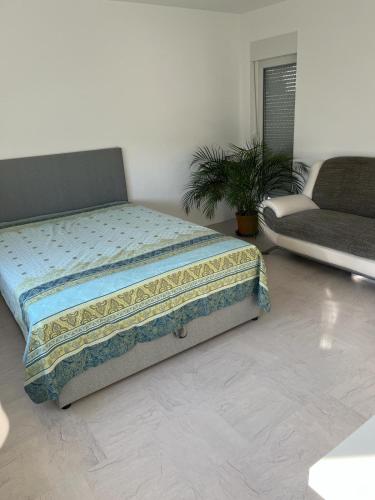 a bedroom with a bed and a couch at Ferienwohnung in Sinzheim bei Baden Baden für 1- 6 Personen in Sinzheim