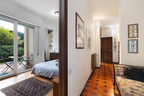 a room with a bed and a living room at Il giardino di Giò in Finale Ligure