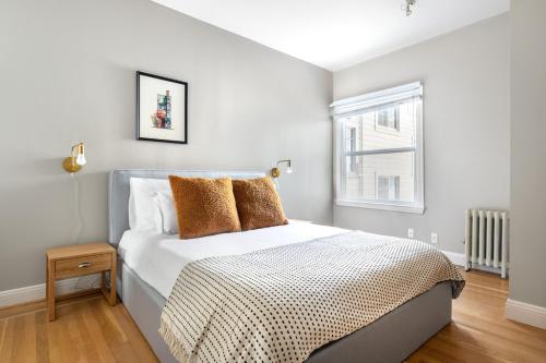 a bedroom with a bed and a window at Marina District 2BR w WD nr Parks Presidio SFO-434 in San Francisco