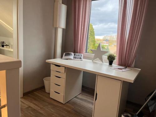 a white desk in a room with a window at Apartment Am Stadtwald in Werne an der Lippe / NRW in Werne an der Lippe