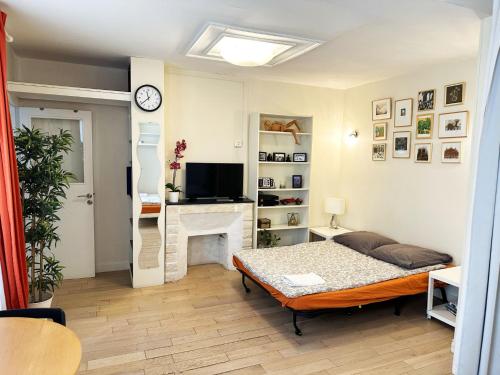 Central Paris - Quiet Apartment in Le Marais, AC and Metro